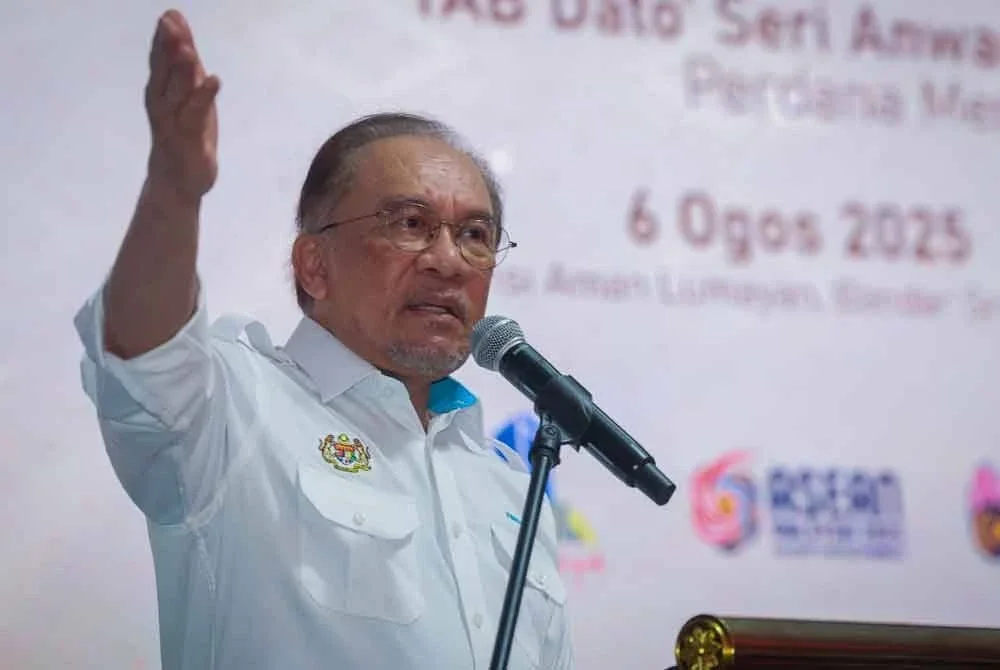 Anwar berucap pada Majlis Pecah Tanah Residensi Aman Madani di Bandar Sri Permaisuri di Kuala Lumpur pada Rabu. Foto Bernama