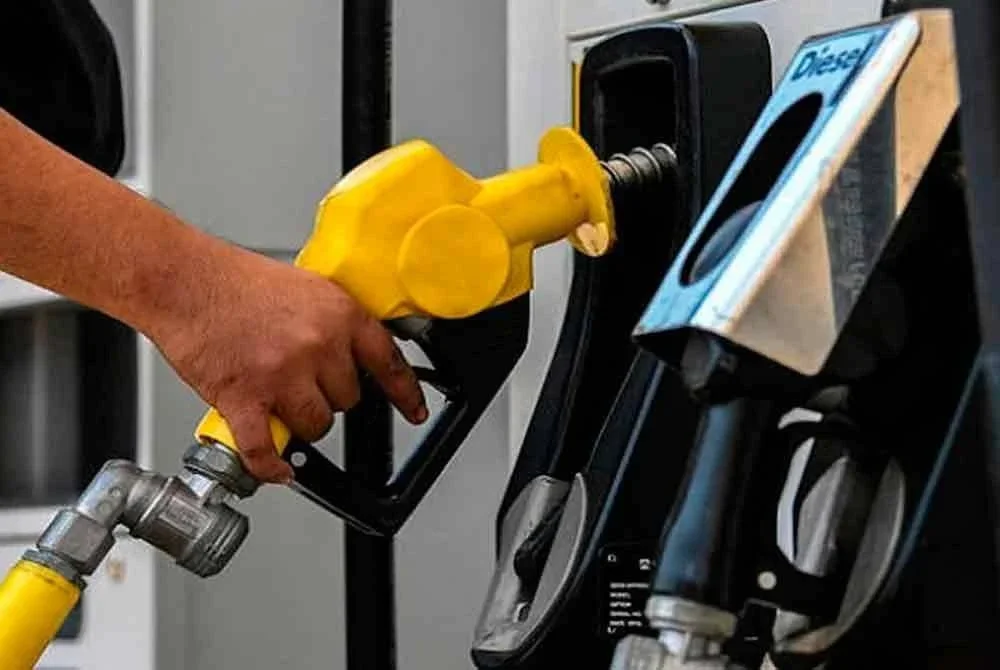 Pejabat Perdana Menteri mengambil maklum kenyataan penafian oleh Ahli Parlimen Pagoh, Tan Sri Muhyiddin Yassin berhubung penafian terkait dakwaan mempertahankan hak warga asing dalam isu penyasaran subsidi RON95. Gambar hiasan