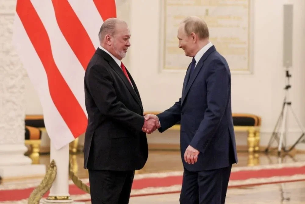 Yang di-Pertuan Agong, Sultan Ibrahim bertemu Presiden Rusia, Vladimir Putin pada majlis sambutan negara di Grand Kremlin Palace di sini pada Rabu.