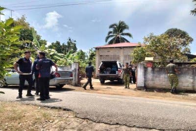 Lelaki yang disyaki memukul bapa dengan kerusi hingga maut dalam kejadian di Kampung Kuala Gris, Dabong pada Rabu.
