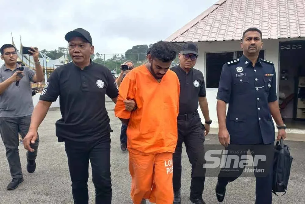 Seorang pemandu e-hailing dihadapkan ke Mahkamah Majistret di sini pada Khamis atas pertuduhan membunuh anak lelakinya yang berusia enam tahun, bulan lalu.