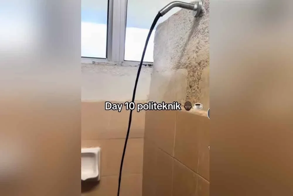 Tular di laman sosial sebuah video menunjukkan air berwarna kehitaman berlaku di sebuah politeknik.
