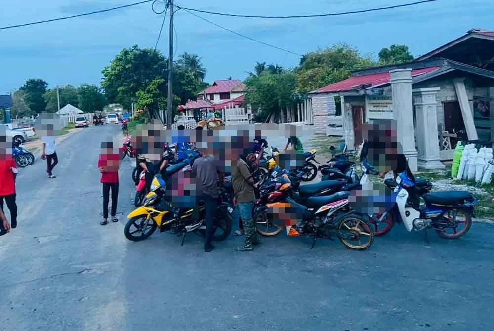 Dalam operasi yang diadakan pada jam 6.30 petang itu pihaknya telah mengeluarkan sebanyak 208 saman atas pelbagai kesalahan trafik.Foto PDRM