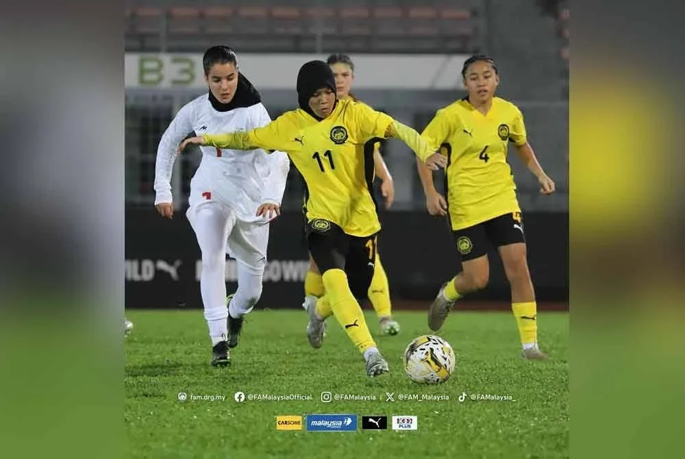 Aksi pemain Malayan Tigress, Dian Aqilah Imran ketika berdepan Iran dalam perlawanan Kumpulan F Kelayakan Piala Asia Wanita B-20 2026 di Stadium Bolasepak Kuala Lumpur, Cheras, pada Rabu. - Foto: FAM