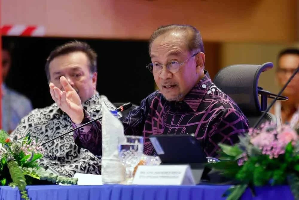 Perdana Menteri merangkap Menteri Kewangan Datuk Seri Anwar Ibrahim menyampaikan ucapan penutup pada Majlis Libat Urus Belanjawan 2026 di Kementerian Kewangan hari ini. Foto Bernama