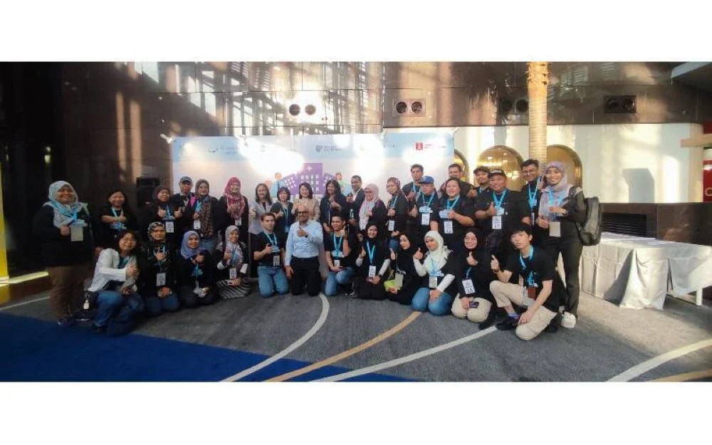 Erica (berdiri, tengah) bersama sebahagian peserta program Media Health Hunt Challenge.