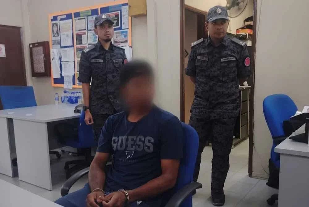 Seorang pemandu warga asing ditahan kerana memandu tanpa sebarang dokumen sah.