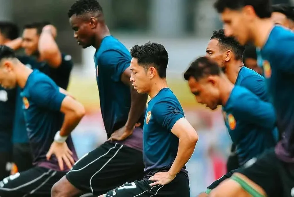 Penyokong meletakkan harapan tinggi kepada pemain Selangor FC untuk merampas Piala Sumbangsih daripada JDT malam ini. Foto Selangor FC