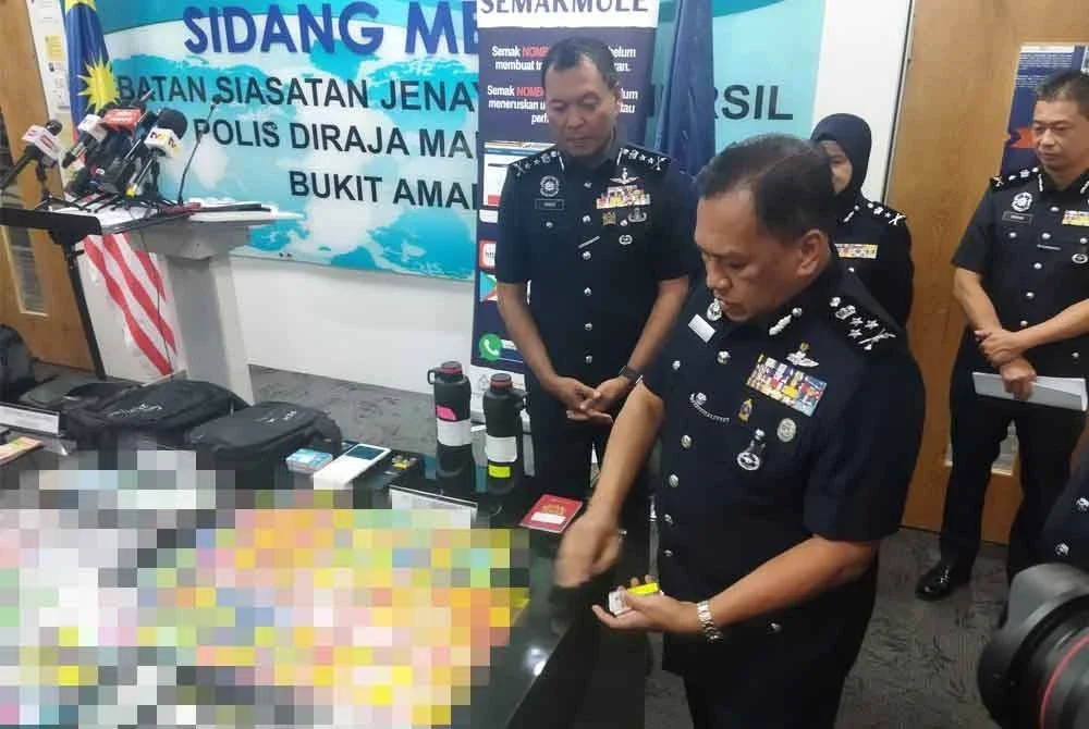 Seramai 71 individu termasuk lapan wanita ditahan dalam 59 serbuan Op Khas Kad ATM di seluruh negara sejak 29 Julai hingga 31 Julai lalu.