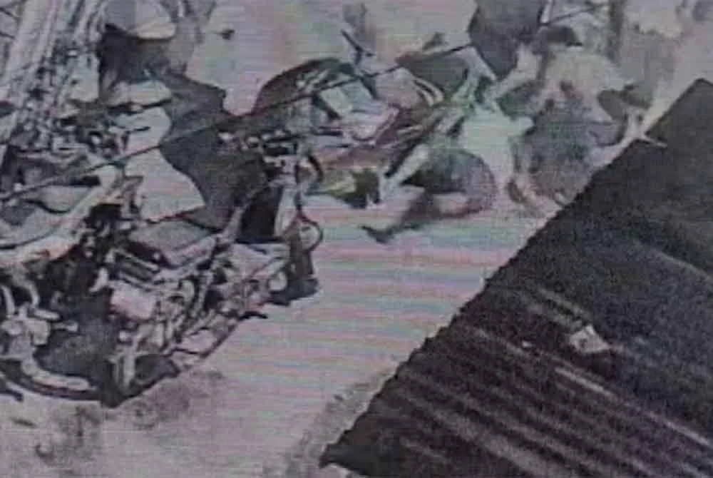 Rakaman CCTV mendedahkan detik ngeri pembunuhan Asif Qureshi. Foto Agensi