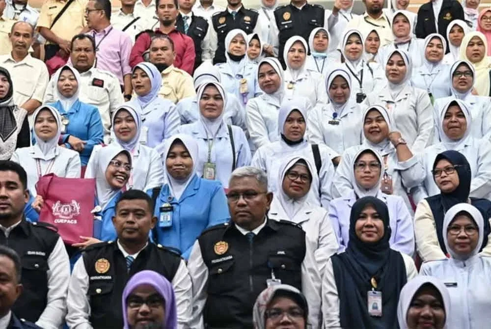 Daripada membuka pintu kepada pengambilan besar-besaran jururawat asing, lebih baik kerajaan meneliti insentif baharu untuk menarik dan mengekalkan jururawat tempatan. Gambar hiasan