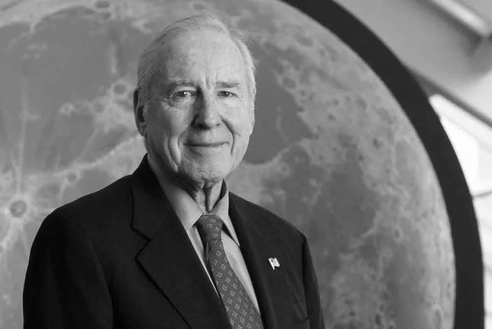 Lovell merupakan angkasawan pertama yang menyertai empat misi angkasa lepas, dengan jumlah masa lebih 715 jam di orbit.