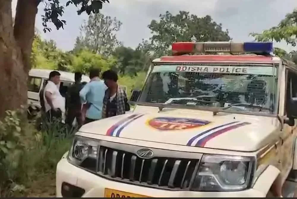 Pihak polis berada di lokasi kejadian, merampas mayat dan memulakan siasatan. Sumber gambar dari NDTV