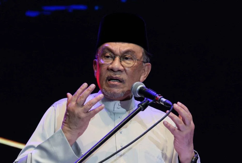 Anwar berucap pada perasmian Program Rancakkan Madani Negeri Kelantan dan Peluncuran Program Aku Kasih Malaysia di Kampus Kesihatan USM Kubang Kerian, pada Sabtu. Foto Bernama