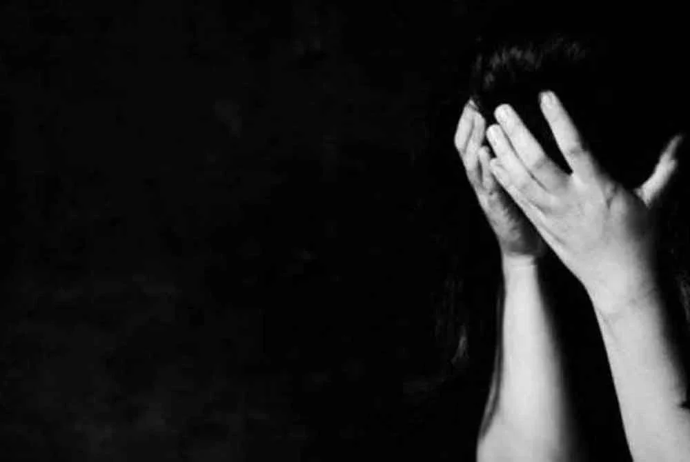 Murid Tahun Enam di sebuah sekolah rendah di Melaka disyaki menjadi mangsa gangguan seksual guru besar sekolah berkenaan sejak Jun lalu - Gambar hiasan