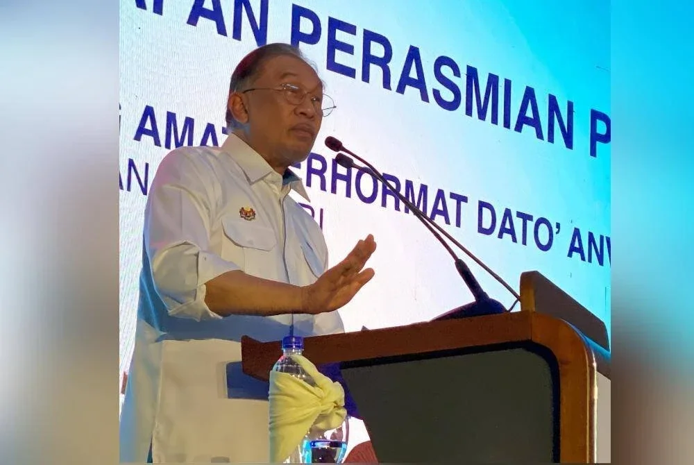 Anwar ketika berucap pada Majlis Perasmian Penutupan Program Madani Rakyat 2025 Kelantan di pekarangan Stadium Sultan Muhammad IV pada Sabtu.