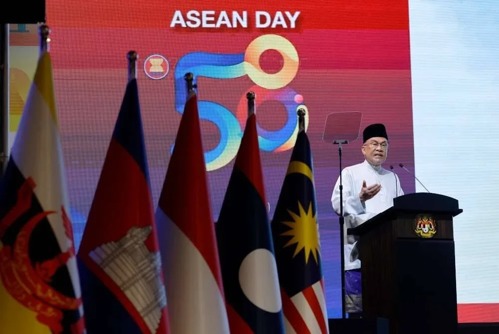 Perdana Menteri Datuk Seri Anwar Ibrahim menyampaikan ucapan pada Sambutan Hari ASEAN ke-58. Foto Bernama