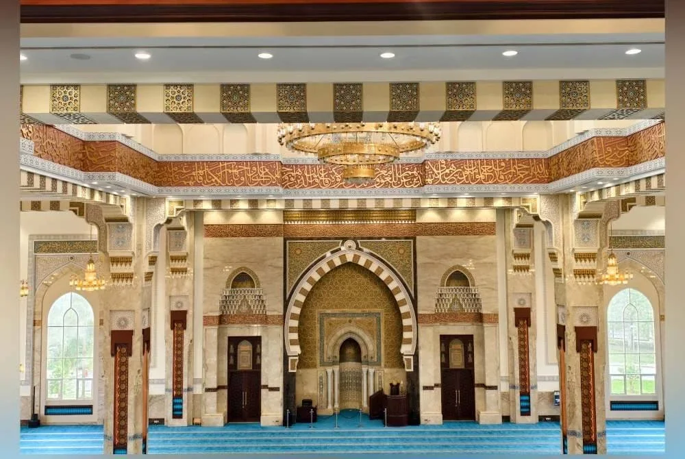 Senibina Masjid Sri Sendayan yang mempesonakan.