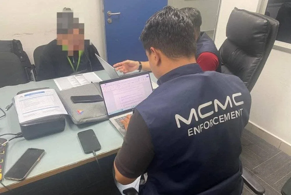 SKMM memanggil seorang individu bagi membantu siasatan berhubung penyebaran kandungan palsu berkaitan kes Allahyarham Zara Qairina di media sosial.