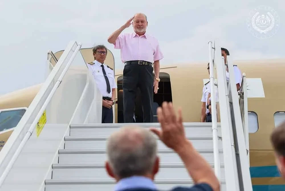 Sultan Ibrahim berangkat pulang ke tanah air pada Ahad selepas mengakhiri lawatan negara enam hari di Rusia - Foto: Facebook Sultan Ibrahim Sultan Iskandar