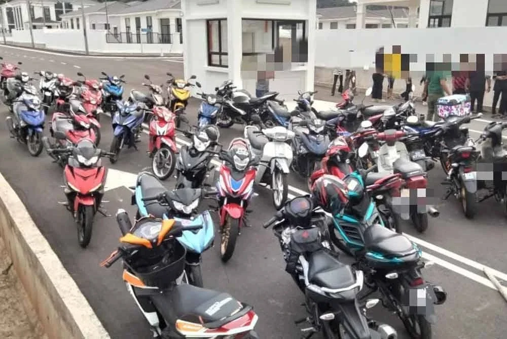 Sebanyak 70 motosikal diperiksa dalam operasi berkenaan.