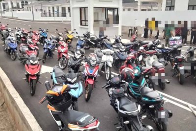 Sebanyak 70 motosikal diperiksa dalam operasi berkenaan.