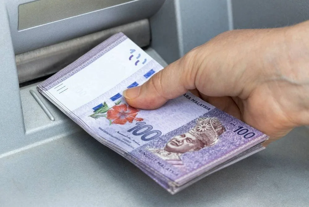 Seramai 8.6 juta rakyat bakal menerima bayaran sehingga RM650 melalui STR Fasa 3 mulai esok, melibatkan peruntukan RM2 bilion. Foto hiasan