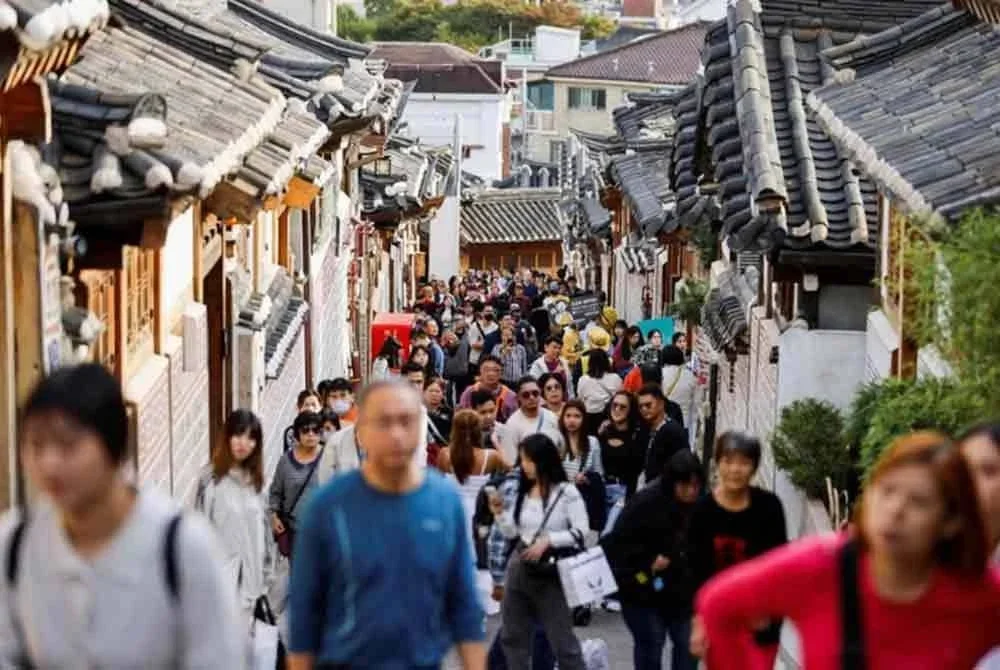 Pengkritik memberi amaran bahawa kritikan itu berisiko tercalar dalam kalangan pelancong tempatan serta antarabangsa. Foto Agensi