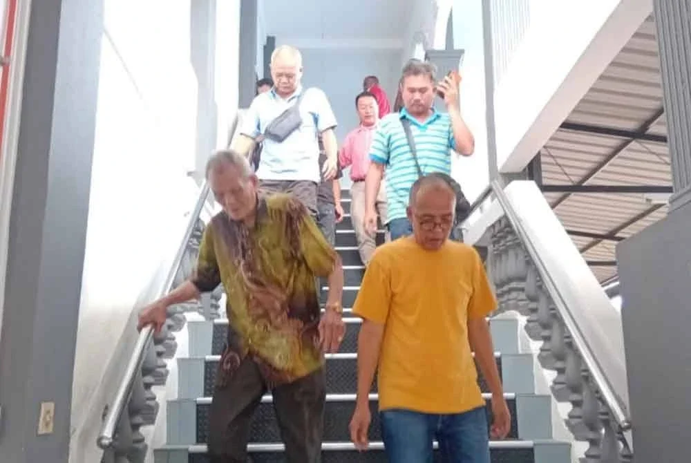 Enam tertuduh mengaku salah main judi pakau Julai lalu.