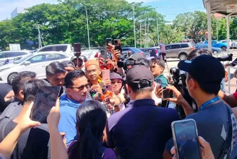 Matbali hadir ke pekarangan Jabatan Forensik HQEI untuk meninjau dan memberi sokongan kepada keluarga Allahyarhamah Zara Qairina.