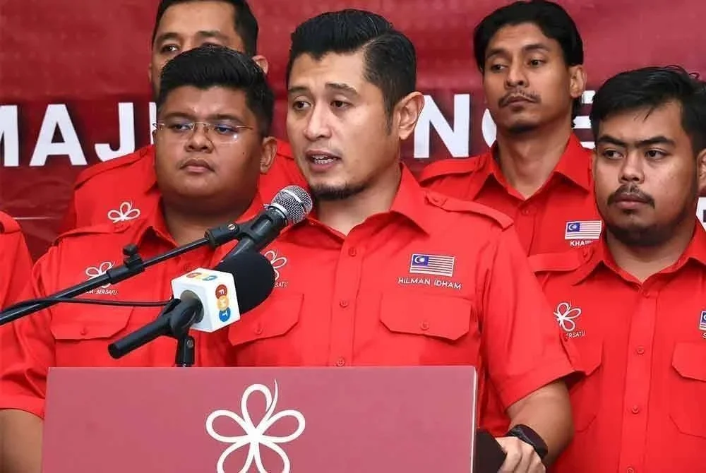 Ketua Armada Bersatu, Muhammad Hilman Idham (tengah). Gambar fail