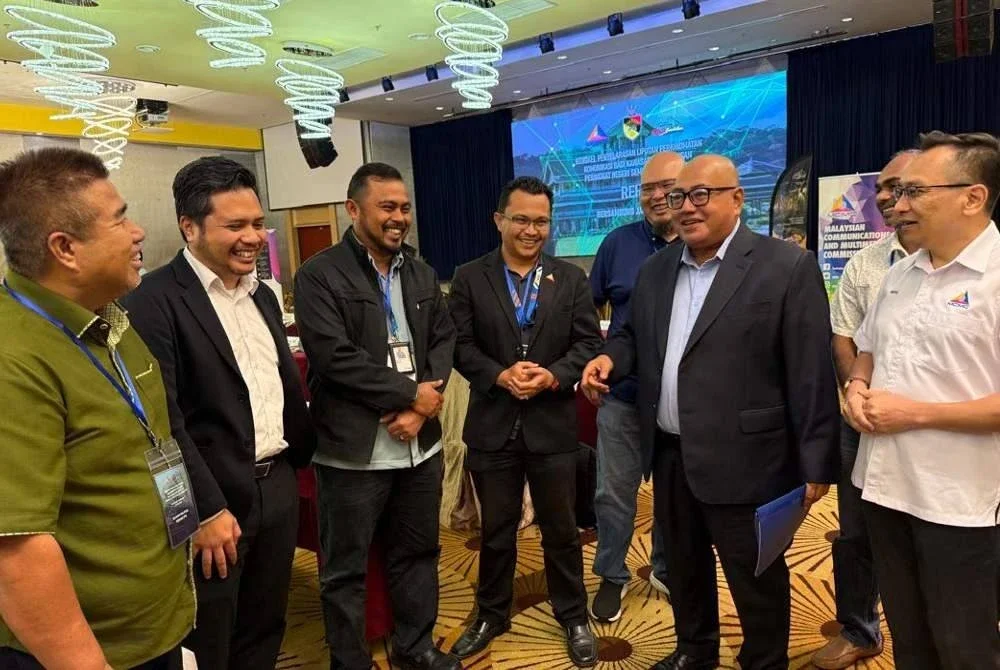 Mohd Faizal (dua dari kanan) pada Bengkel Penyelarasan Liputan Perkhidmatan Komunikasi bagi Kawasan Pelancongan Negeri Sembilan Tahun 2025.