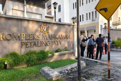 Kompleks Mahkamah Petaling Jaya.