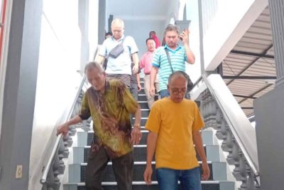 Enam tertuduh mengaku salah main judi pakau Julai lalu.