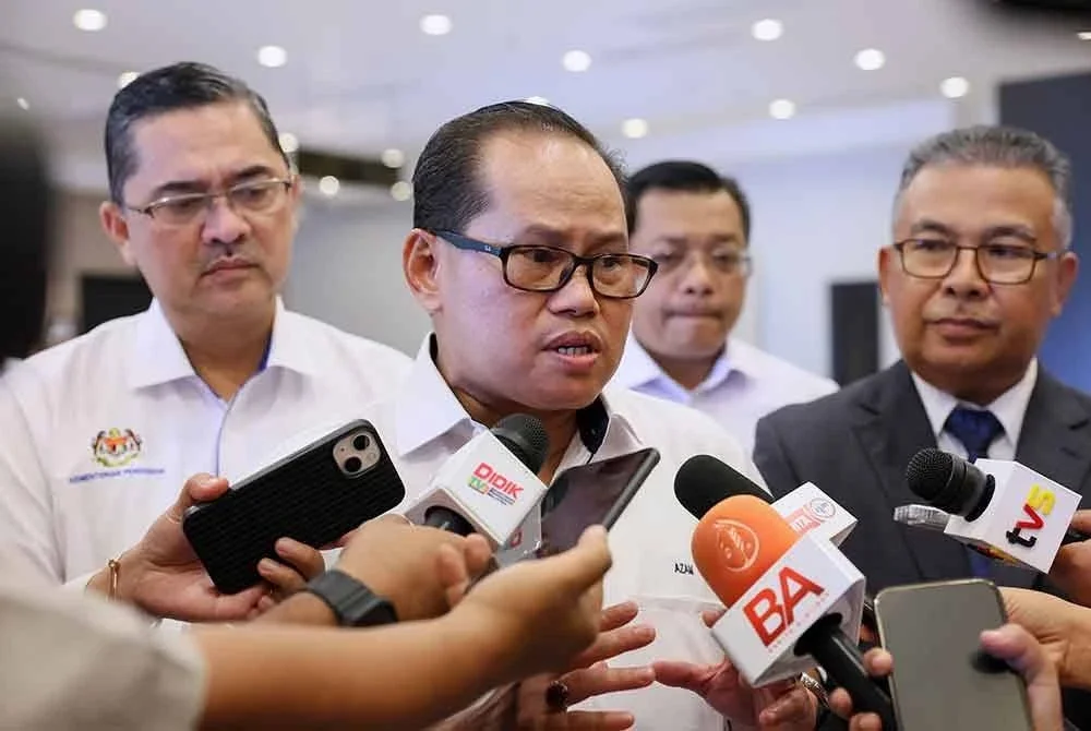 Ketua Pengarah Pendidikan Malaysia, Dr Mohd Azam Ahmad pada sidang media pada Majlis Apresiasi Guru Madani Terengganu 2025 di sebuah hotel pada Isnin. Foto Bernama. 