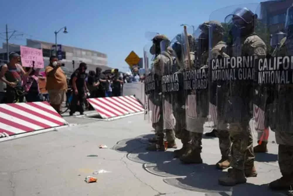 Keputusan melulu Trump mengerahkan Pengawal Negara ke LA sebelum ini mengundang bantahan ramai. - Foto Agensi
