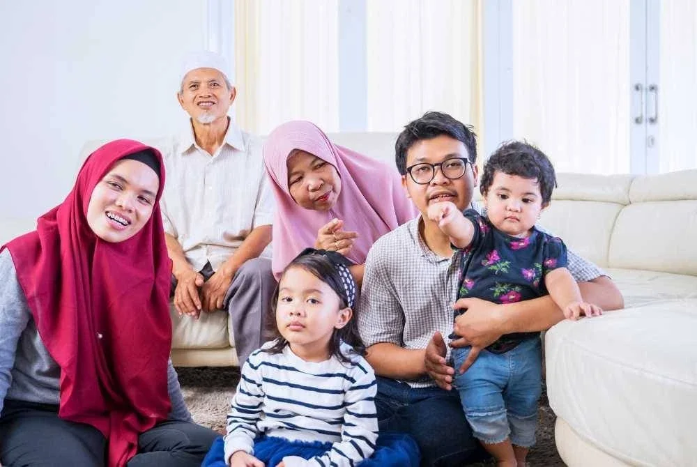 WALAUPUN bibir sering mengungkapkan kasih sayang dan hati sarat dengan cinta mendalam terhadap zuriat masing-masing, namun sebagai manusia biasa, ibu bapa juga tidak terlepas daripada menggores hati anak mereka. -Gambar hiasan/ Foto: CANVA