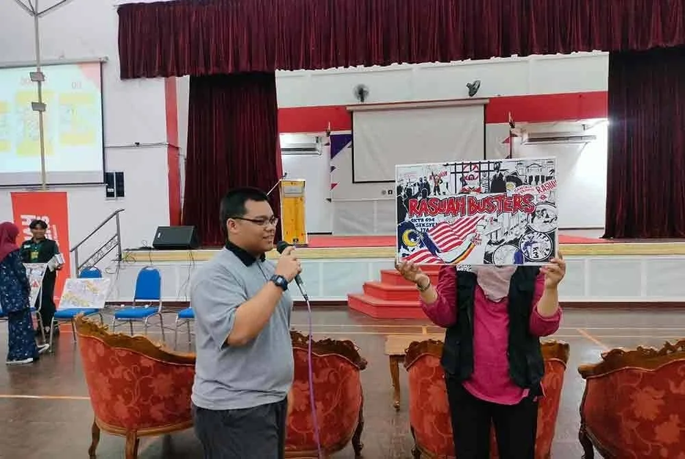 Pelajar IKM Johor Bahru berkongsi pandangan mengenai rasuah.