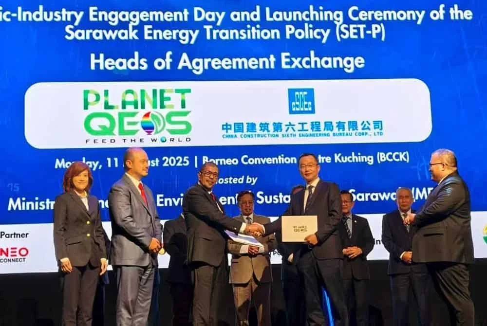 Majlis menandatangani perjanjian diadakan sempena Hari Libat Urus Awam-Industri MEESTY yang turut menyaksikan pelancaran rasmi Dasar Peralihan Tenaga Sarawak oleh Abang Johari
