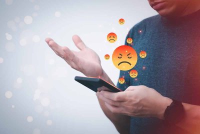 Kritikan yang berasaskan sangkaan atau khabar angin berpotensi menimbulkan kesan negatif, termasuk fitnah, tuduhan palsu atau malah buli siber terhadap individu tertentu. Gambar hiasan 123RF