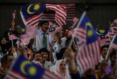 Suasana kemerdekaan bukan sekadar dekorasi dan perarakan sekali-sekala. Ia perlu dihidupkan setiap hari sepanjang bulan Ogos. Gambar hiasan