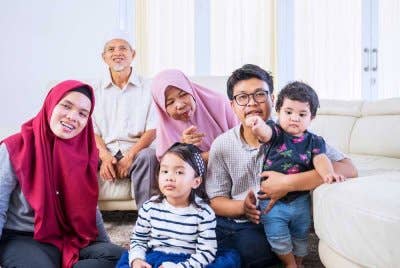 WALAUPUN bibir sering mengungkapkan kasih sayang dan hati sarat dengan cinta mendalam terhadap zuriat masing-masing, namun sebagai manusia biasa, ibu bapa juga tidak terlepas daripada menggores hati anak mereka. -Gambar hiasan/ Foto: CANVA