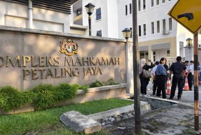 Kompleks Mahkamah Petaling Jaya.