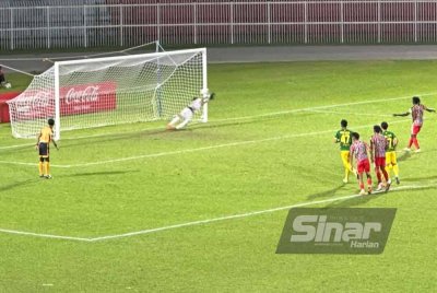Ifedayo yang menyempurnakan penalti di laman sendiri. FOTO SINAR HARIAN - ADILA SHARINNI WAHID