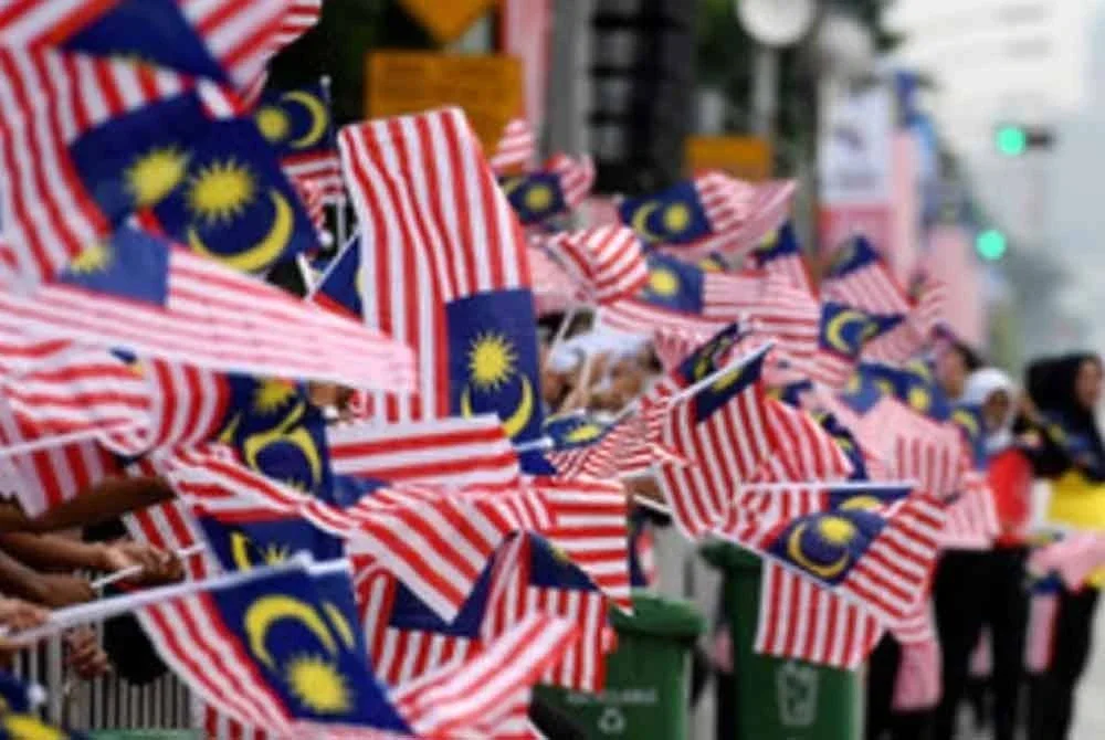 Jalur Gemilang lambang kedaulatan, maruah dan identiti negara yang memerlukan penghormatan penuh. Gambar hiasan