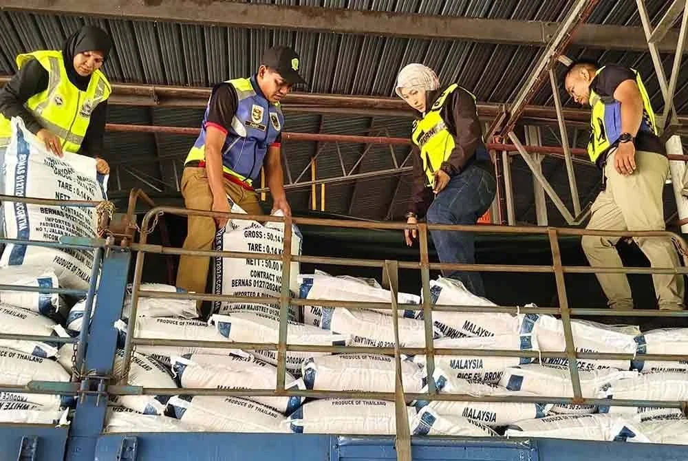 Pasukan Kawalselia Padi dan Beras Negeri Perak dengan Unit E5 PDRM dari Ibu Pejabat Polis Daerah Ipoh berjaya mematahkan cubaan sebuah treler membawa muatan 45 tan beras tanpa dokumen sah di Lebuhraya Timur Barat di Gerik pada Rabu.