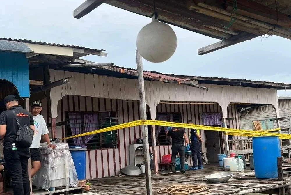 Seorang wanita dan anak lelakinya dilaporkan meninggal dunia pada Selasa, dipercayai akibat keracunan makanan selepas menghadiri majlis kenduri kahwin di di sebuah kampung di sini.