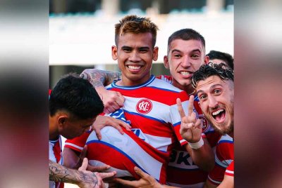 Giancarlo Gallifuoco (kanan) mahu rakan sepasukan mengekalkan rentak kemenangan apabila melayan kunjungan Sabah FC di Cheras. Foto KL CITY FC