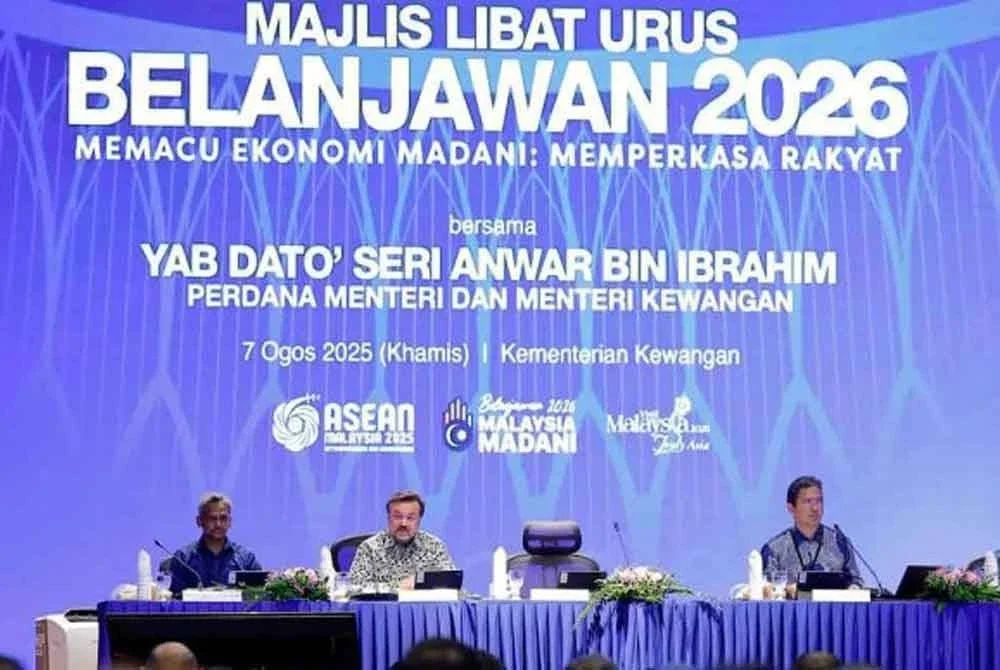 Menteri Kewangan II, Datuk Seri Amir Hamzah Azizan (dua dari kiri) menyampaikan ucaptama pada Majlis Libat Urus Belanjawan 2026 di Kementerian Kewangan pada 7 Ogos lalu. Foto: Bernama