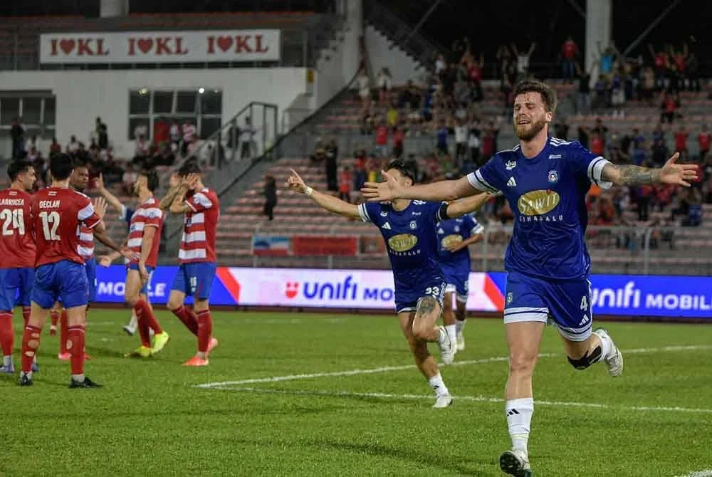 Pemain Sabah FC Gabriel Schmegel meraikan jaringan pada saingan Liga Super Malaysia 2025/2026 menentang pasukan KL City FC di Stadium Bola Sepak Kuala Lumpur Cheras malam ini. Foto Bernama